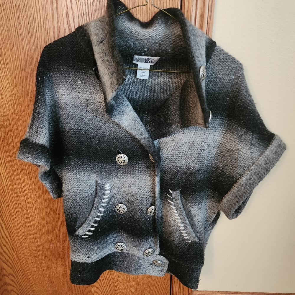 Women's short sleeve sweater